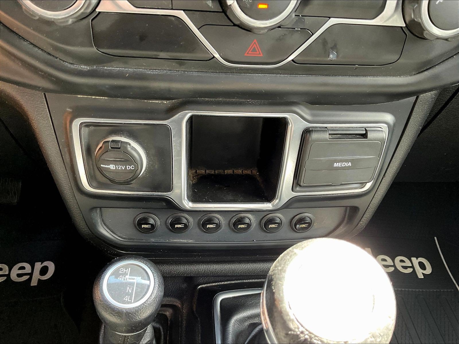 Used 2019 Jeep Wrangler Sport AWD/4WD image 16