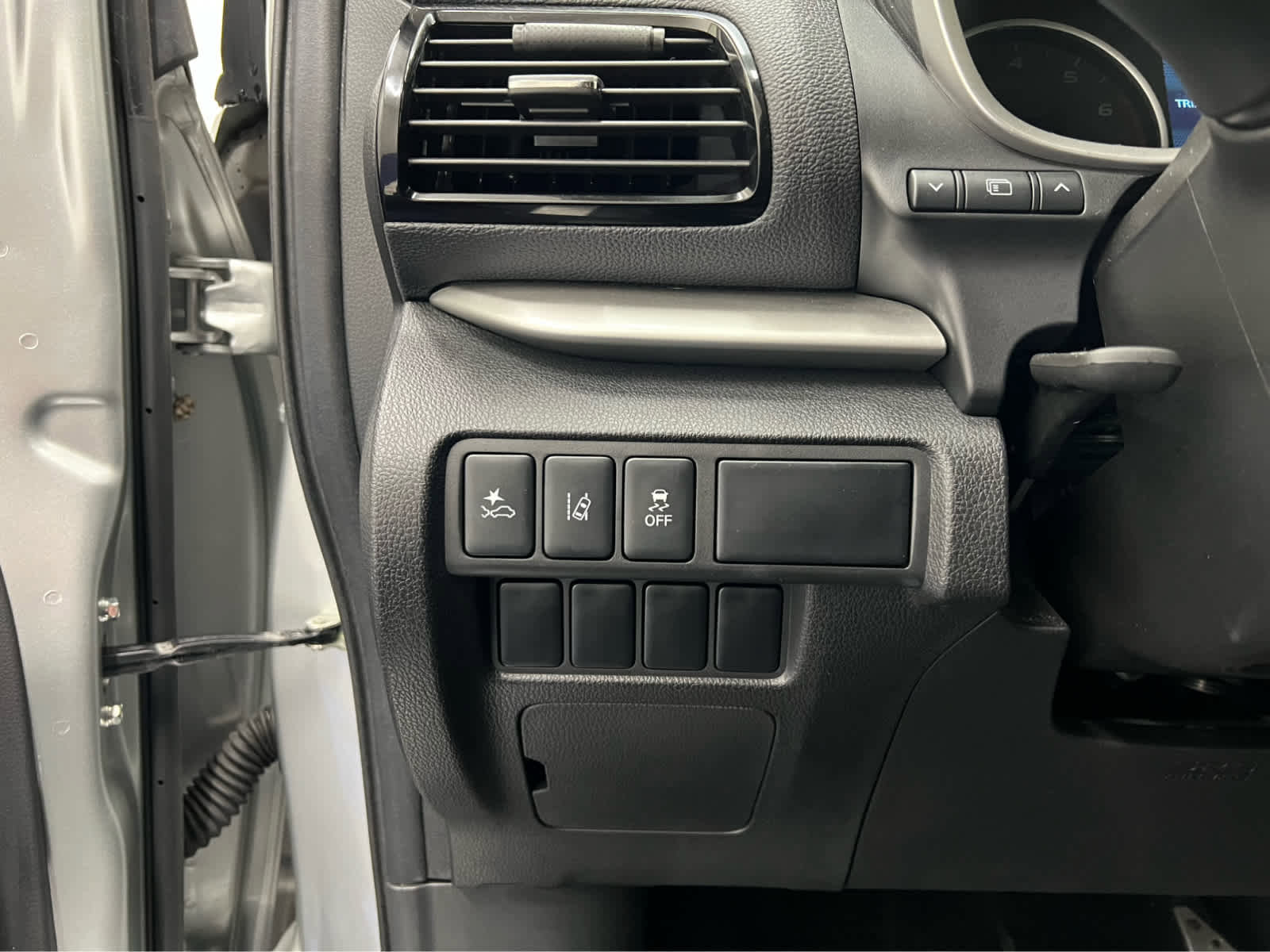 Used 2023 Mitsubishi Eclipse Cross SE image 7