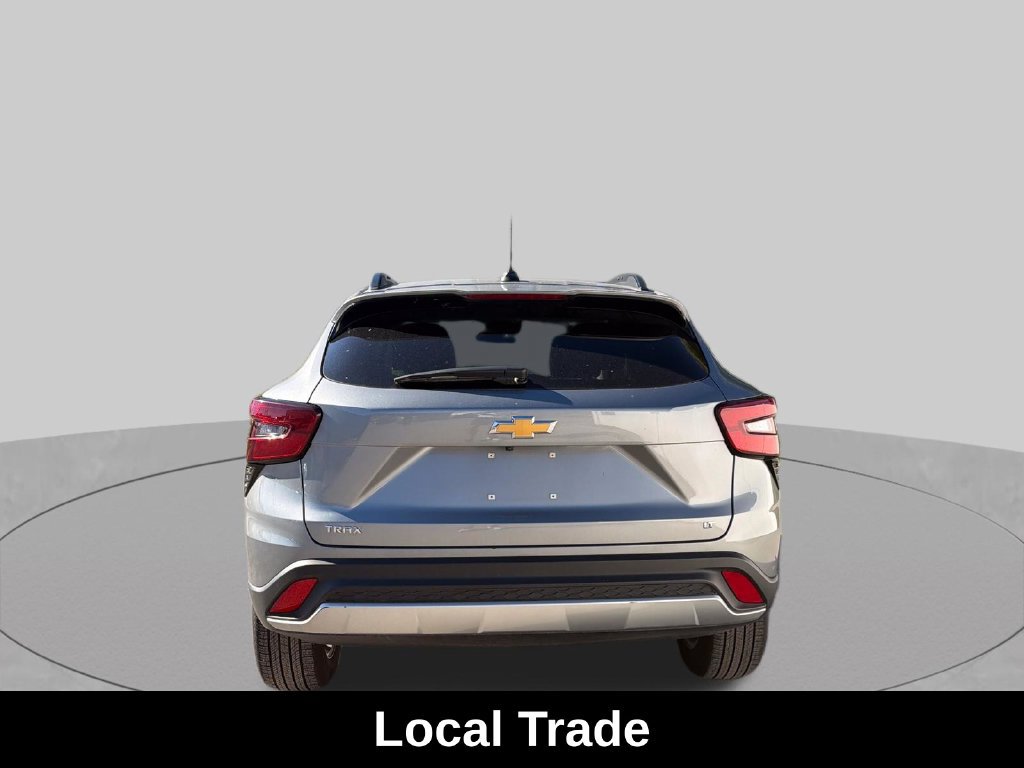 Used 2025 Chevrolet Trax LT w/ LT Convenience Package FWD image 4