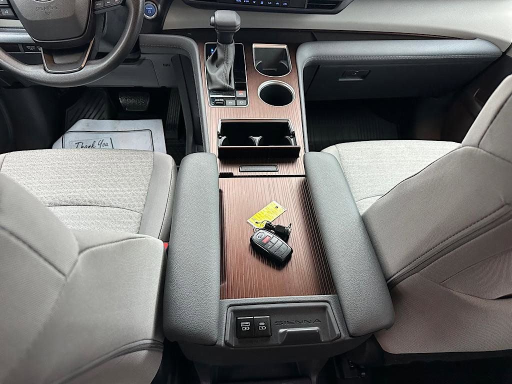 Certified 2023 Toyota Sienna LE AWD/4WD image 20