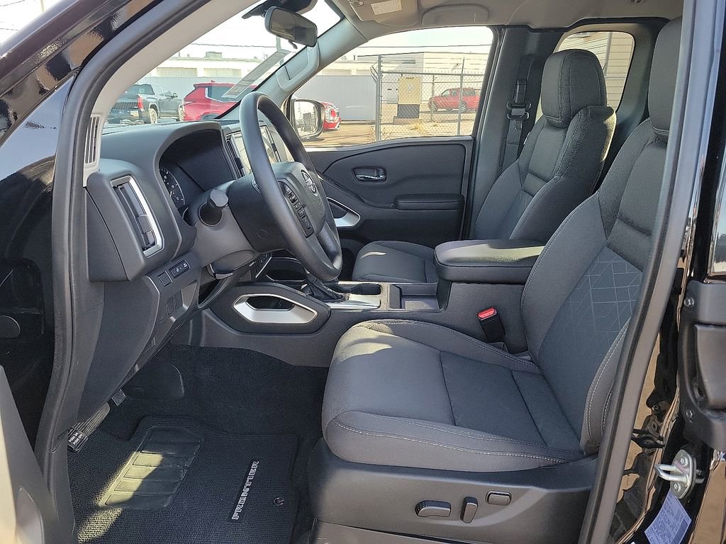 Used 2025 Nissan Frontier SV image 9