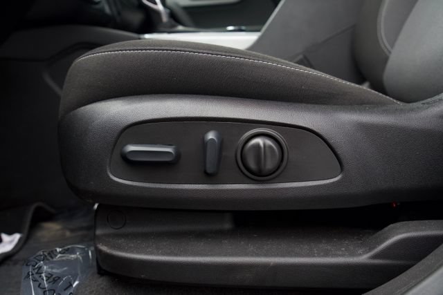 Used 2025 Chevrolet Blazer LT FWD image 20