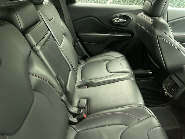 Used 2015 Jeep Cherokee Trailhawk AWD/4WD image 12