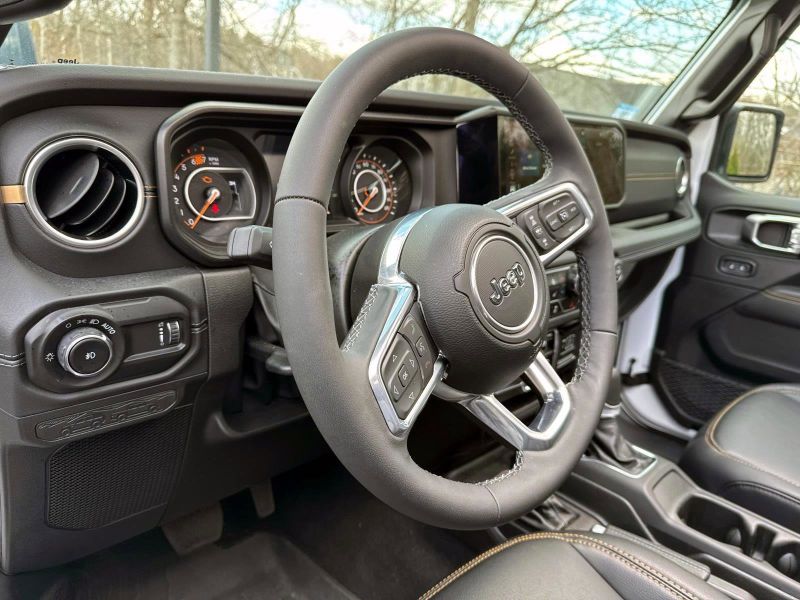 Used 2025 Jeep Wrangler Unlimited Sahara image 9