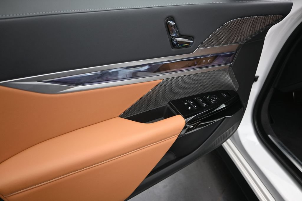 Used 2026 BMW 740i RWD image 11