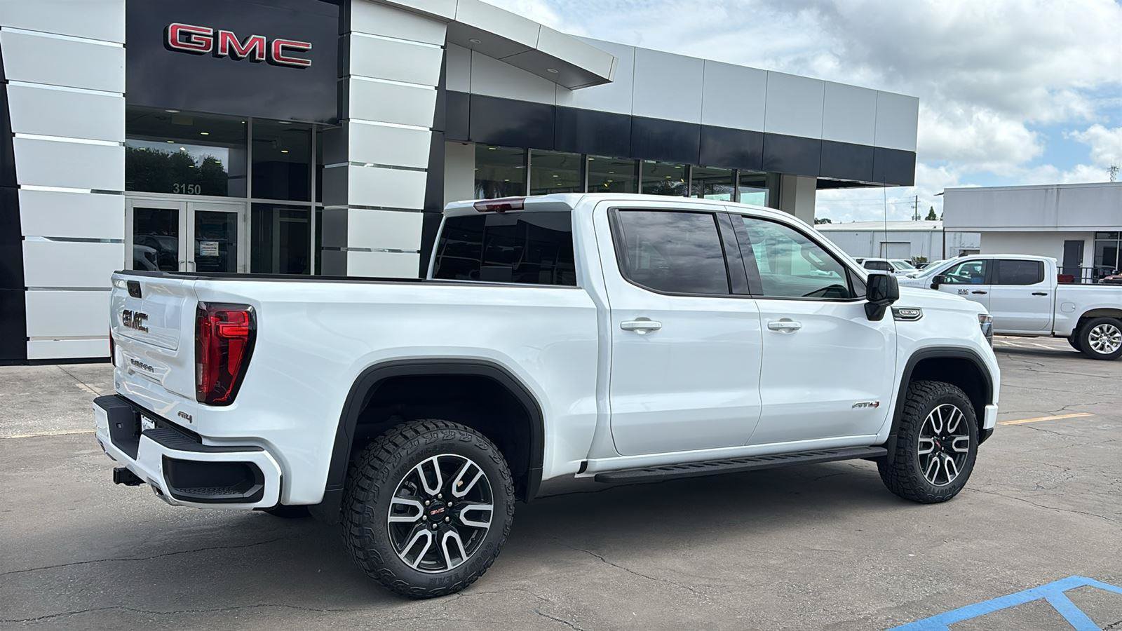 New 2026 GMC Sierra 1500 AT4 w/ AT4 Premium Package AWD/4WD image 8