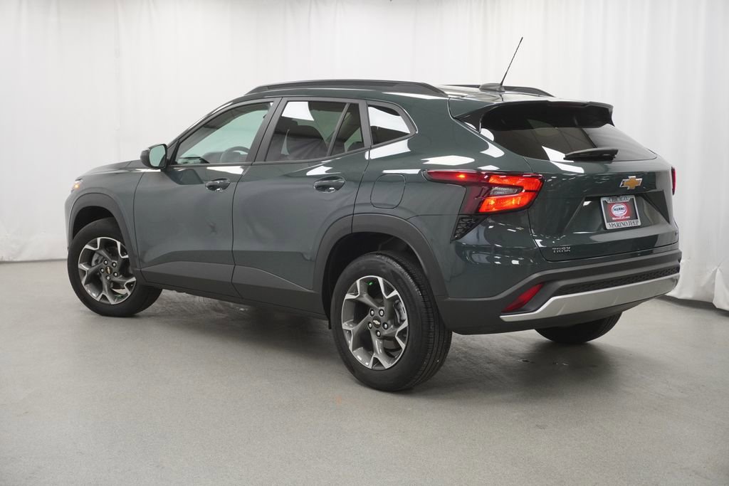 Used 2025 Chevrolet Trax LT w/ LT Convenience Package FWD image 14