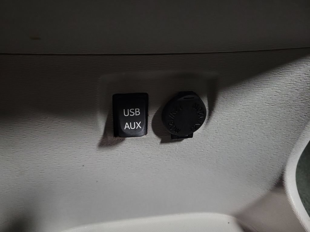 Used 2014 Toyota Sienna LE FWD image 18