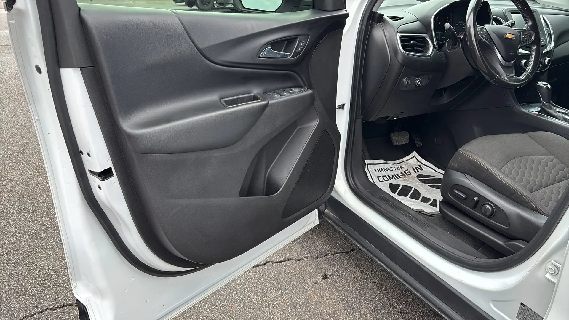 Used 2018 Chevrolet Equinox LT FWD image 9