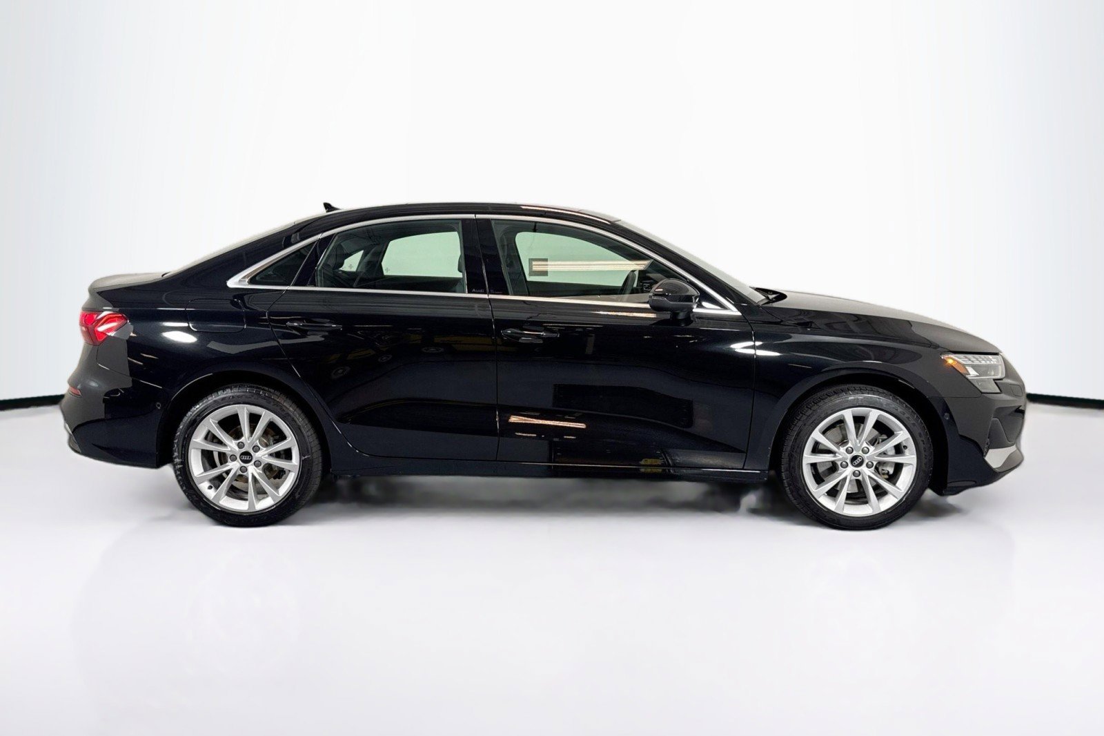 Used 2025 Audi A3 2.0T Premium Plus w/ Premium Plus Package image 4