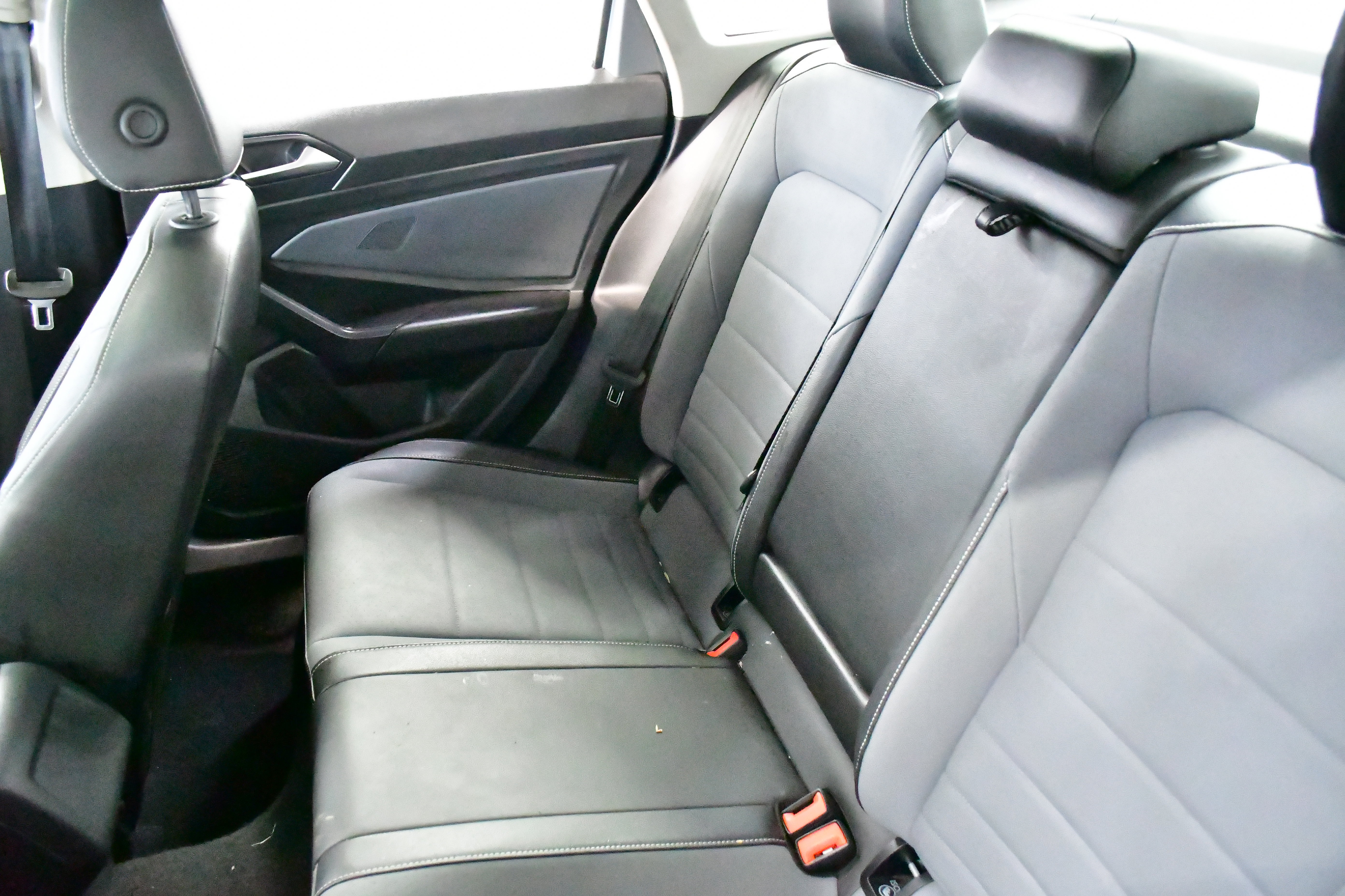 Used 2025 Volkswagen Jetta SE FWD image 10