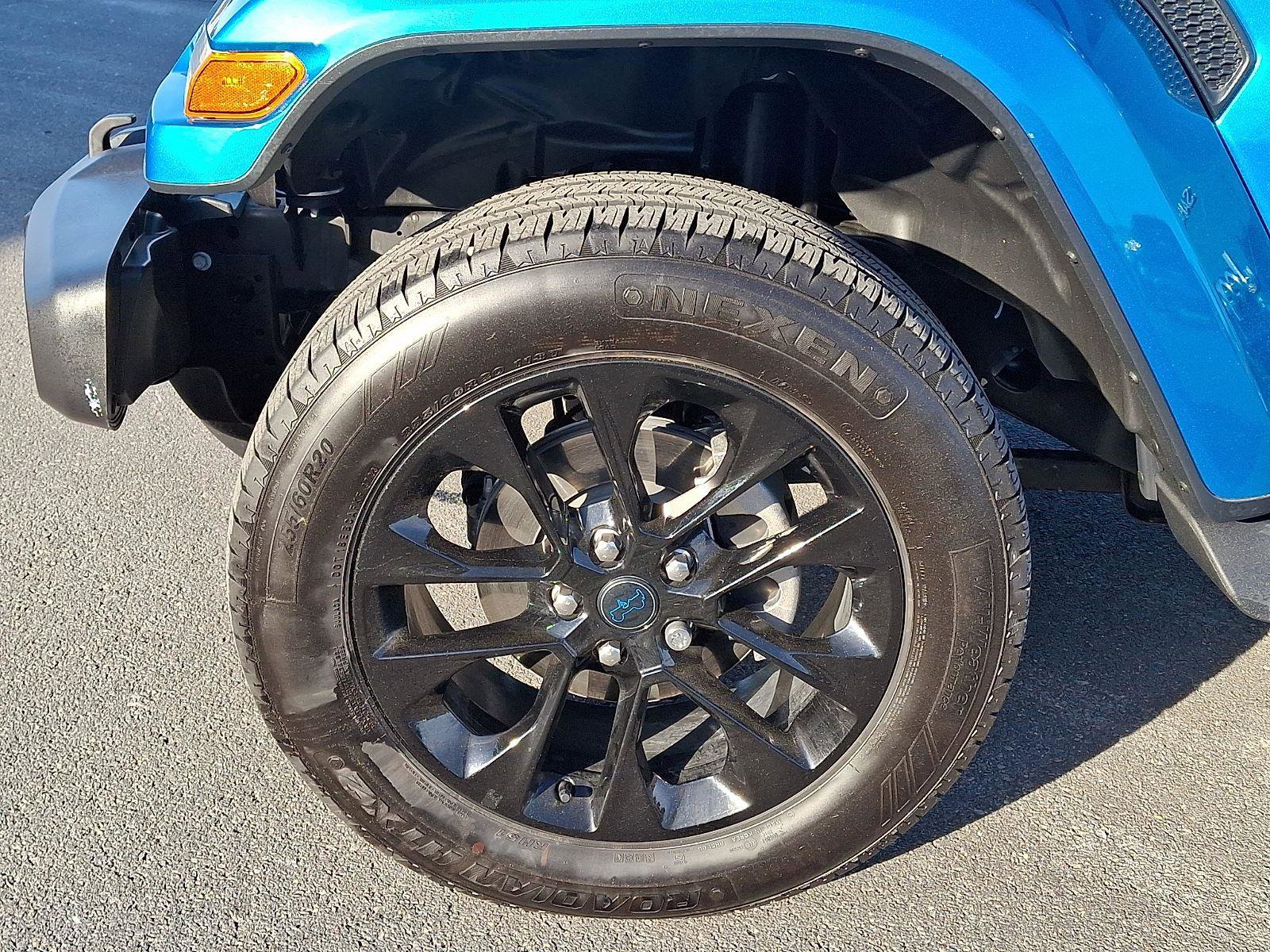 Used 2024 Jeep Wrangler Unlimited Sahara w/ Technology Group image 9