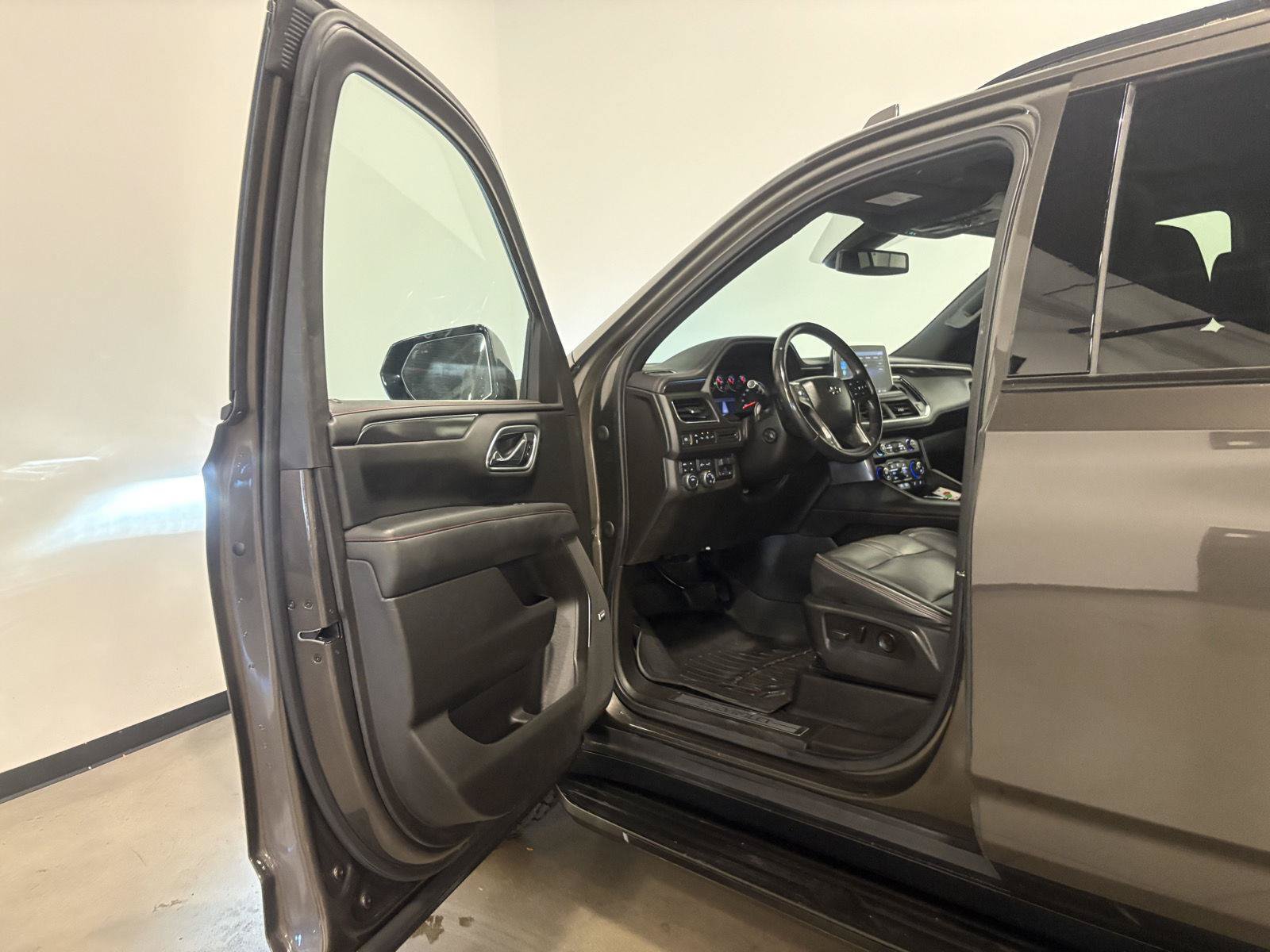 Used 2021 Chevrolet Suburban RST w/ Luxury Package AWD/4WD image 14
