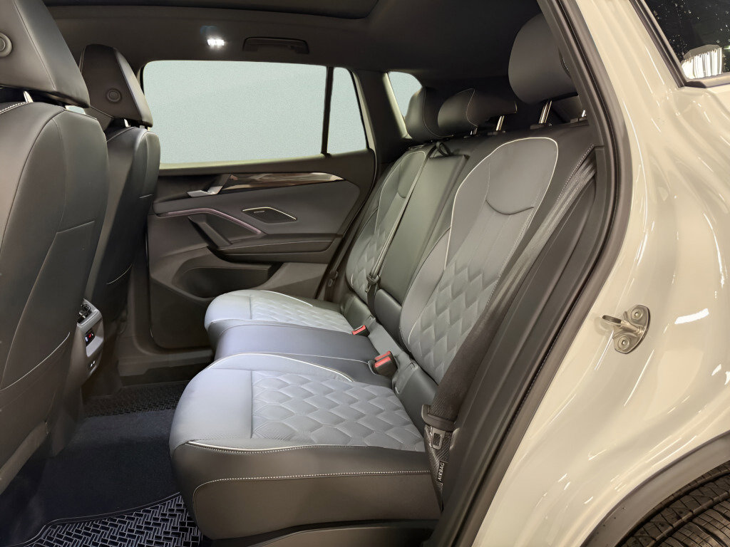 New 2026 Volkswagen Tiguan SEL R-Line image 18