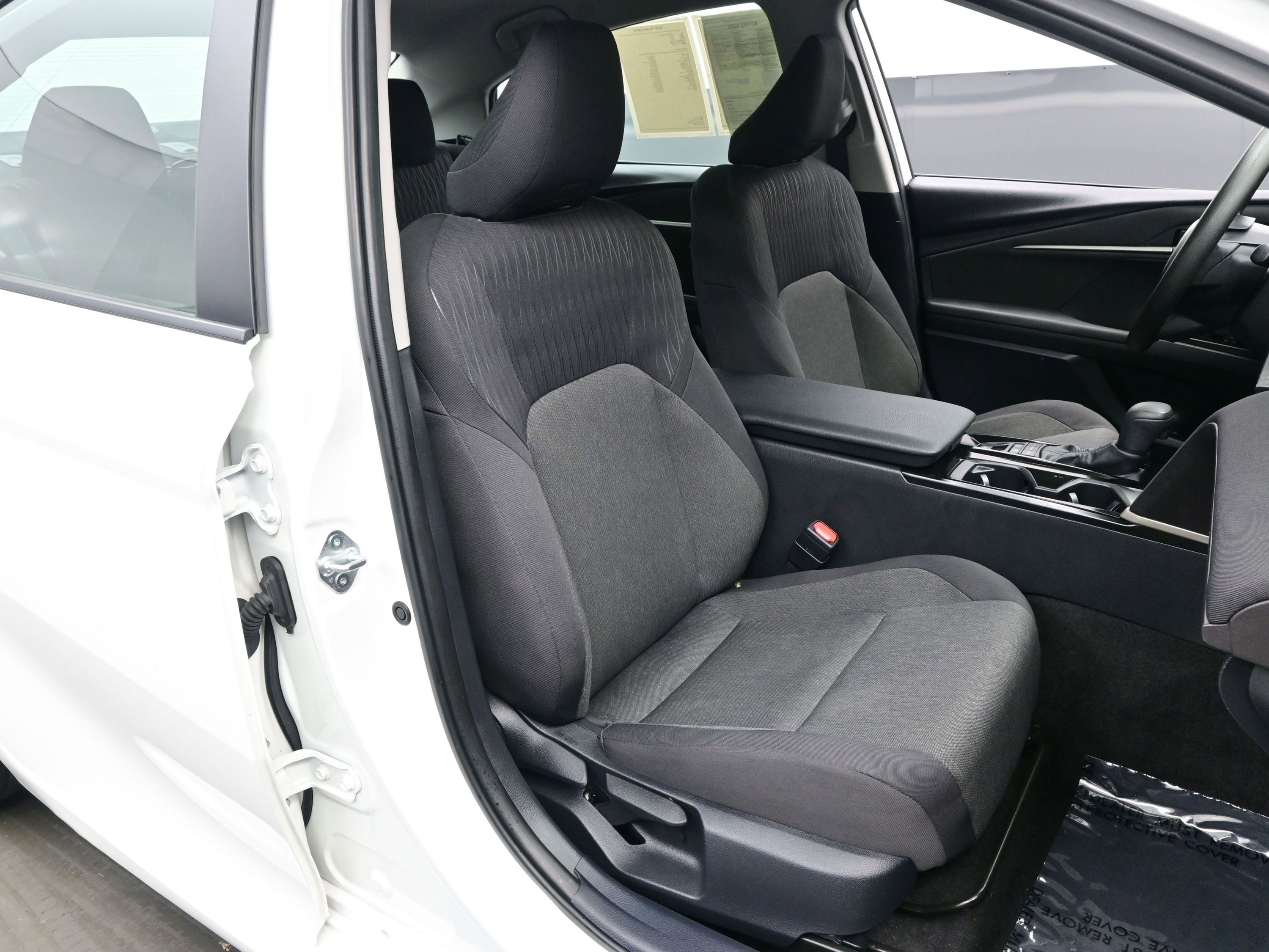 Used 2025 Toyota Camry LE image 13