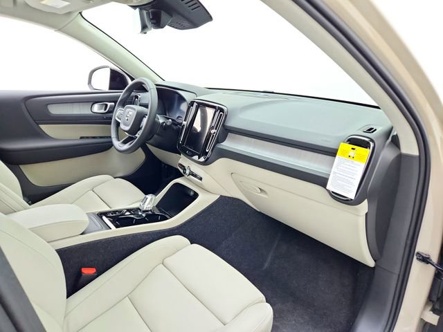 New 2026 Volvo XC40 B5 Ultra w/ Climate Package image 13