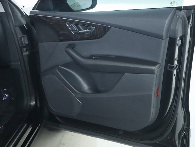 Used 2022 Audi Q8 Premium w/ Convenience Package image 33