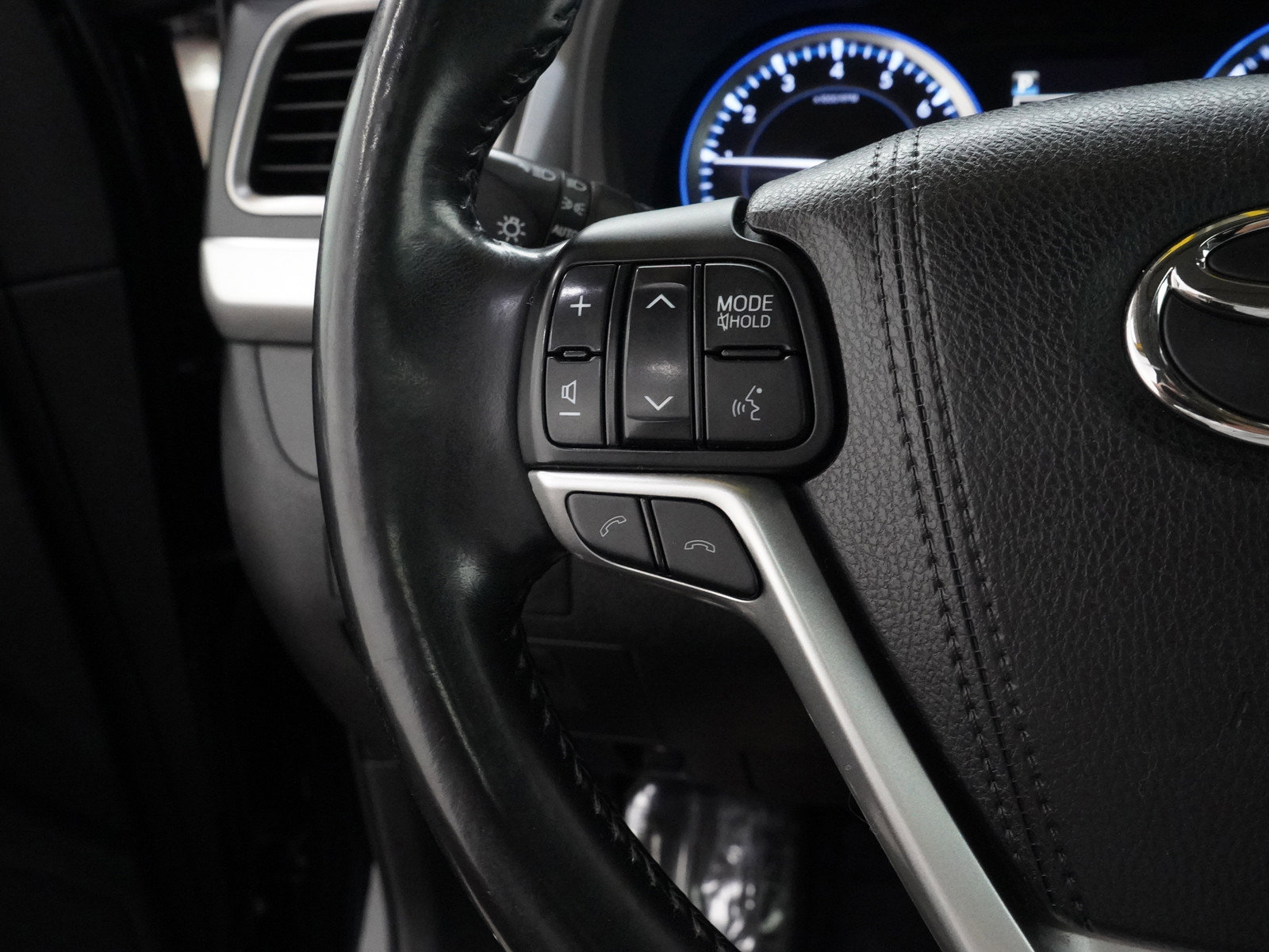 Used 2017 Toyota Highlander XLE image 23