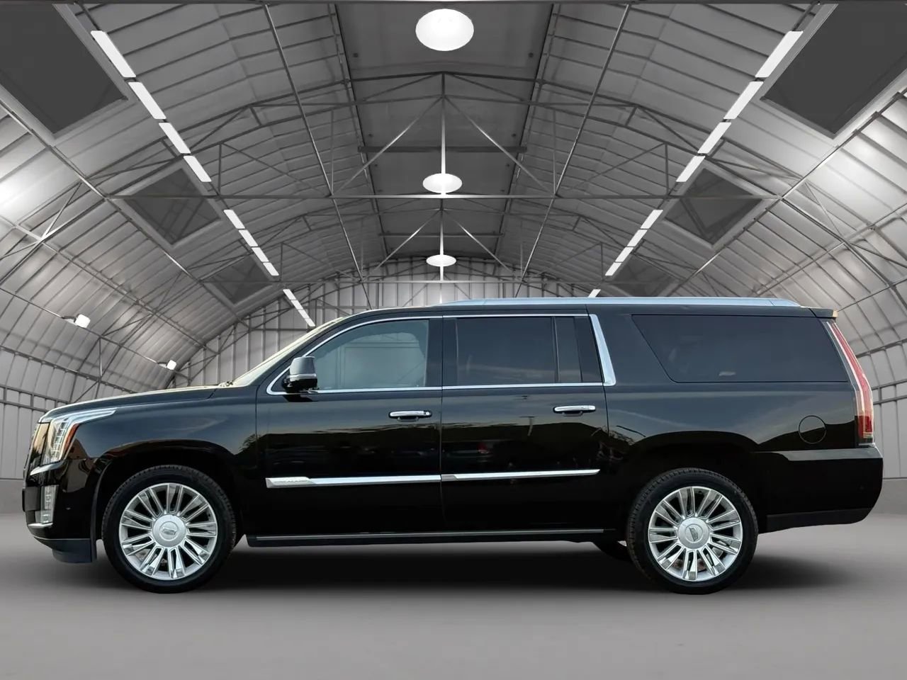 Used 2017 Cadillac Escalade ESV Platinum AWD/4WD image 4