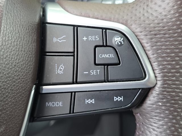 Used 2024 Toyota Sienna Platinum AWD/4WD image 34