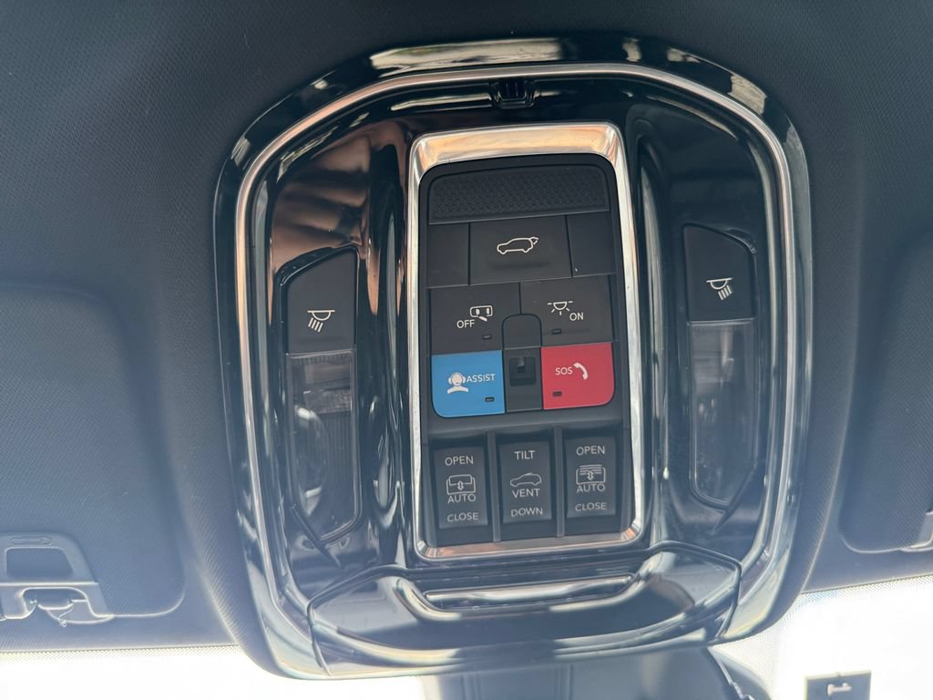 Used 2021 Jeep Grand Cherokee L Overland w/ Luxury Tech Group IV AWD/4WD image 25
