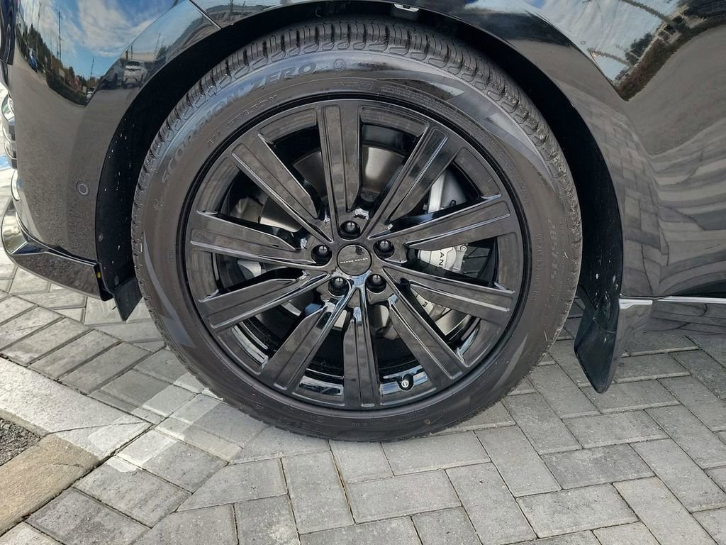 Used 2025 Land Rover Range Rover SE AWD/4WD image 13