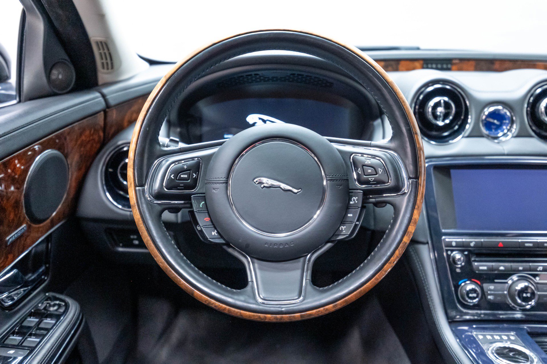 Used 2013 Jaguar XJ AWD image 25