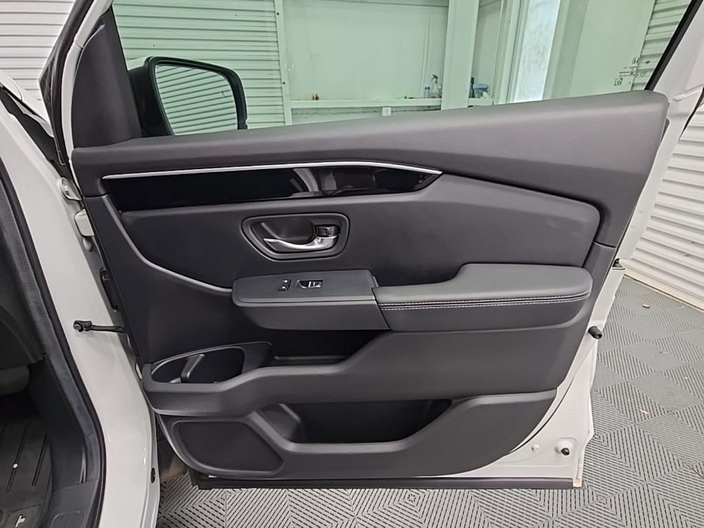 Used 2025 Honda Pilot EX-L image 41