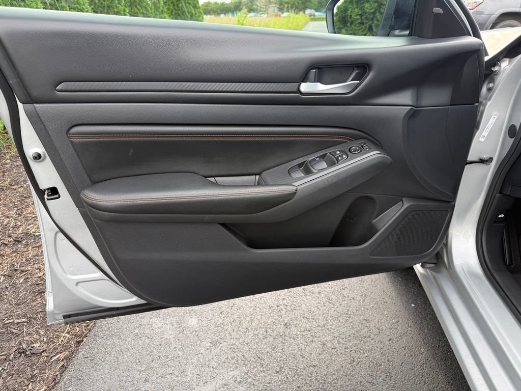Used 2021 Nissan Altima 2.5 SR w/ SR Premium Package FWD image 10