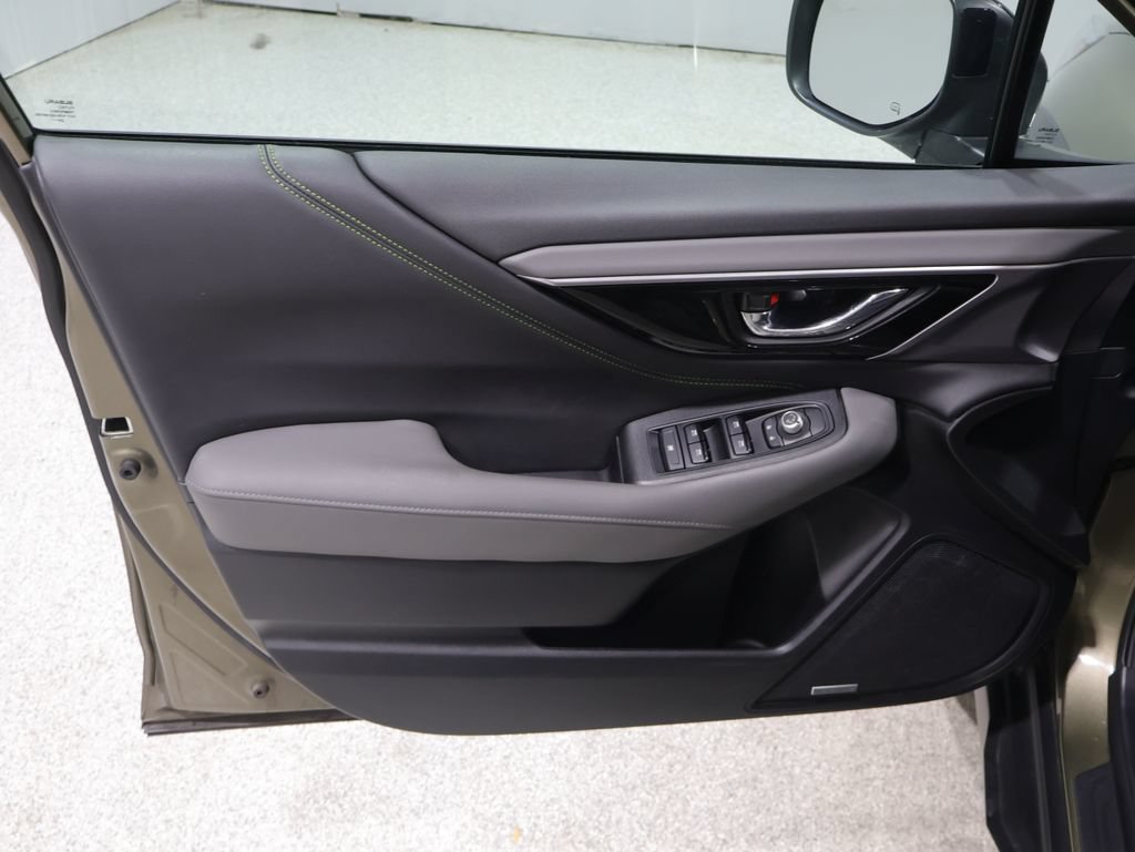 Used 2025 Subaru Outback Onyx Edition AWD/4WD image 13