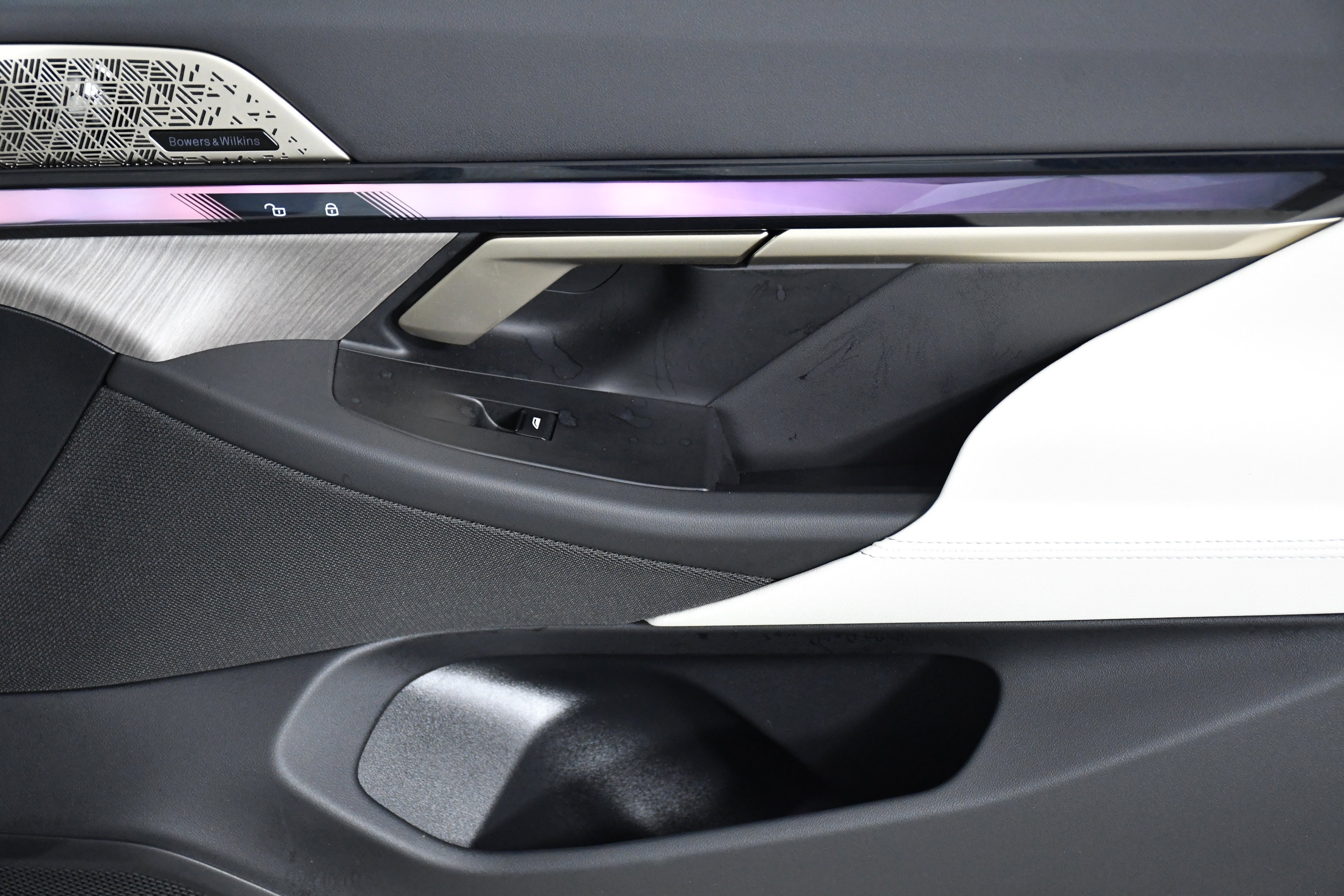 Used 2025 BMW i5 eDrive40i w/ Executive Package image 29