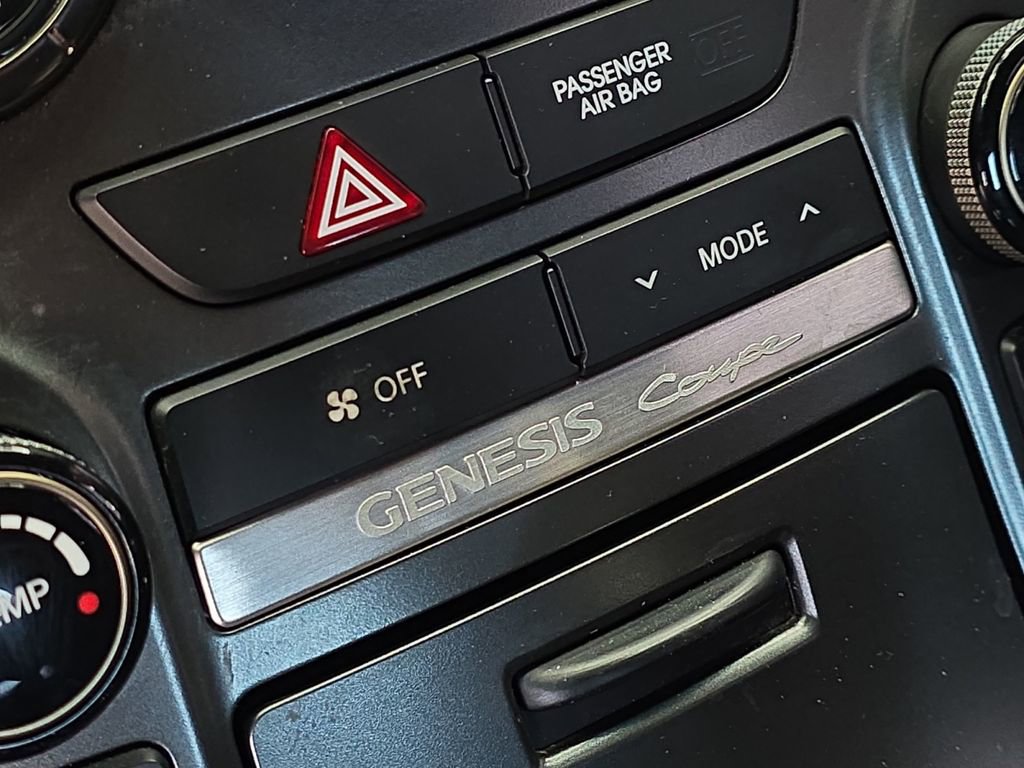 Used 2015 Hyundai Genesis 3.8 image 30