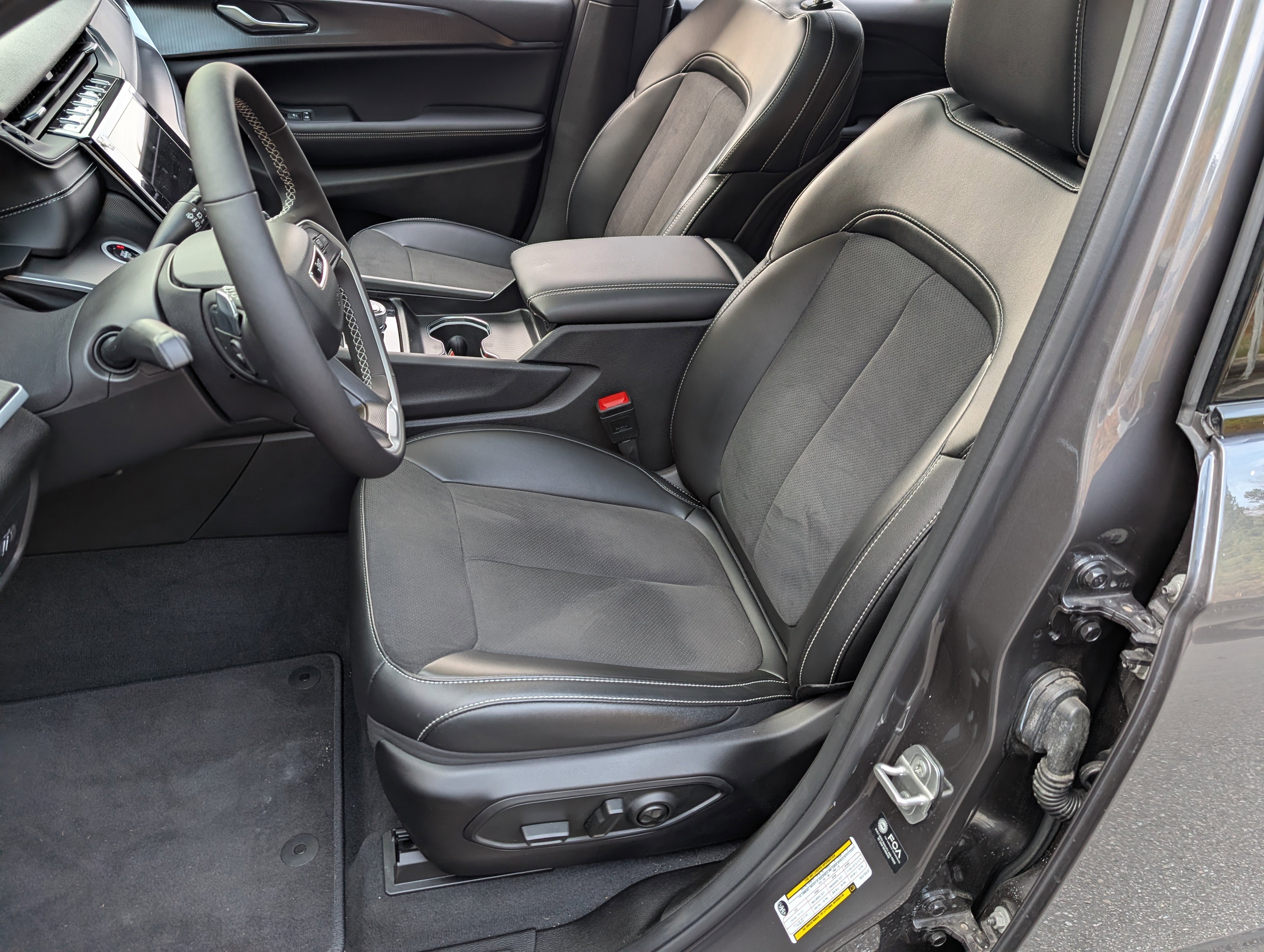 Used 2024 Jeep Grand Cherokee Altitude image 15