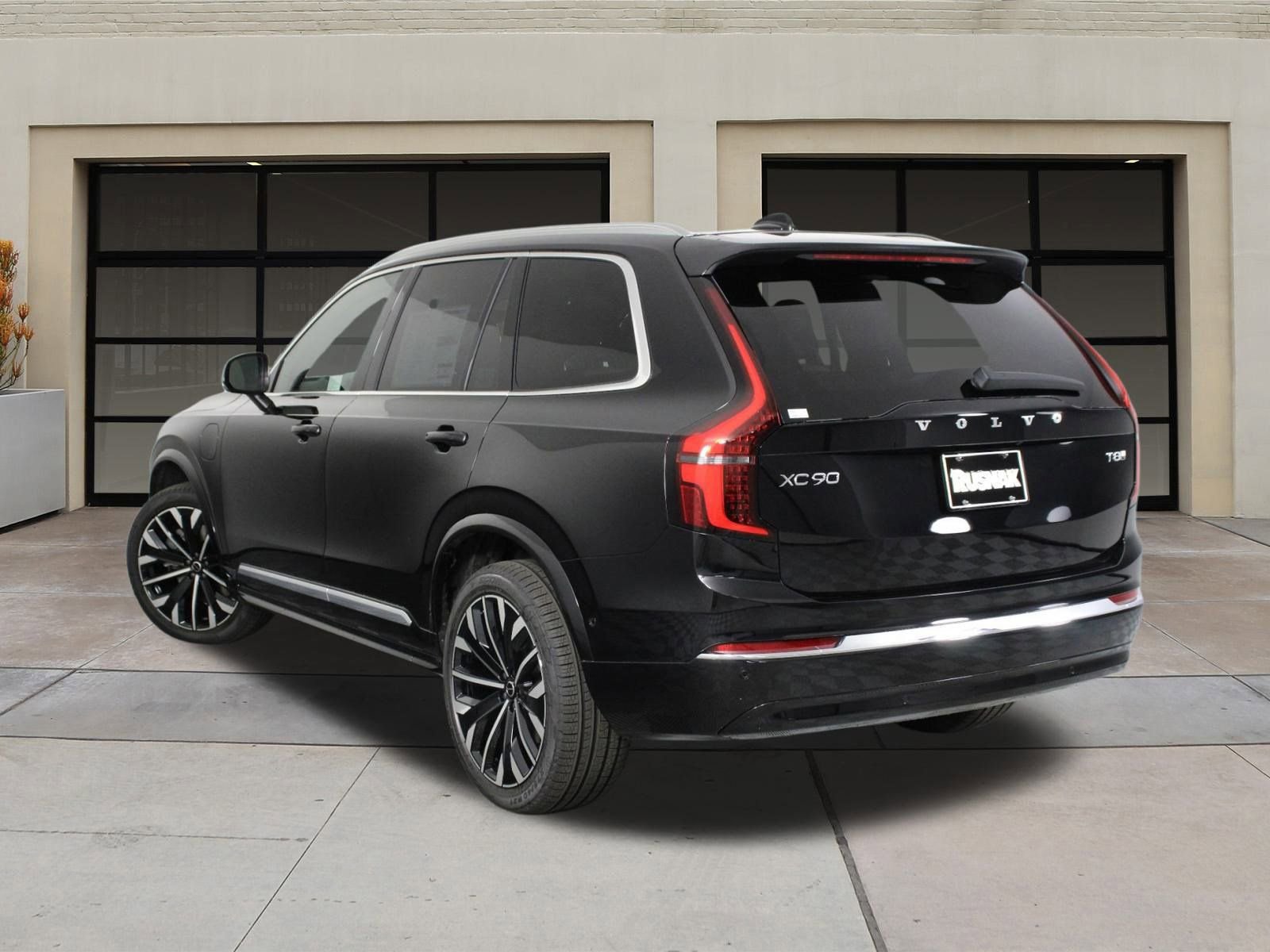 New 2026 Volvo XC90 T8 Plus image 3