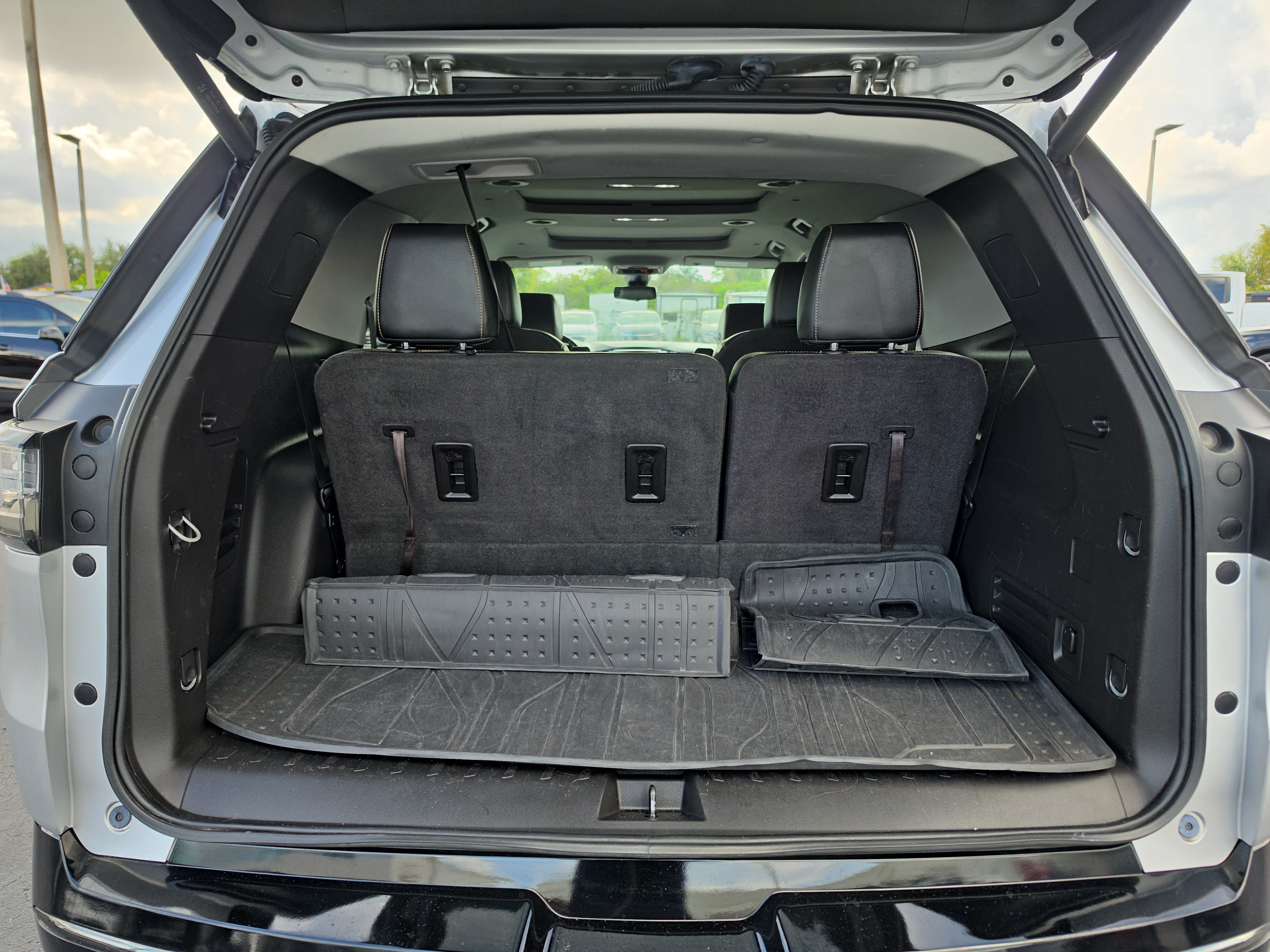 Used 2019 Chevrolet Traverse Premier w/ Redline Edition AWD/4WD image 7