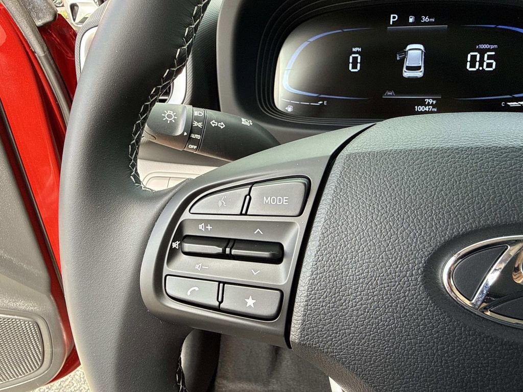 Used 2024 Hyundai Venue SEL FWD image 30