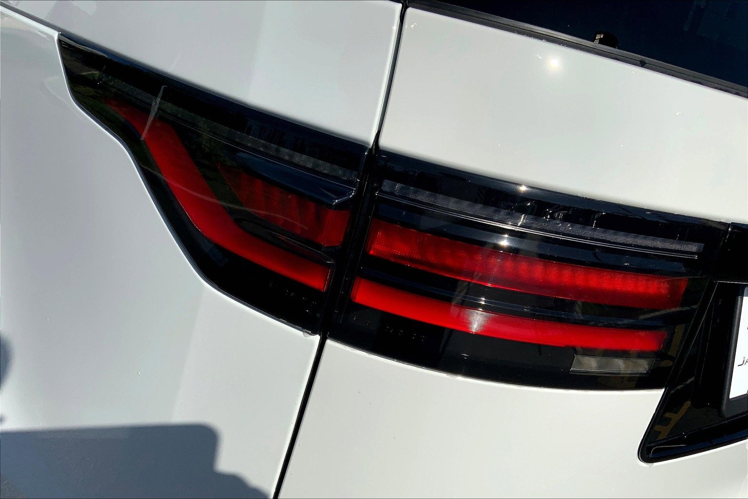 New 2025 Land Rover Discovery Dynamic SE image 14