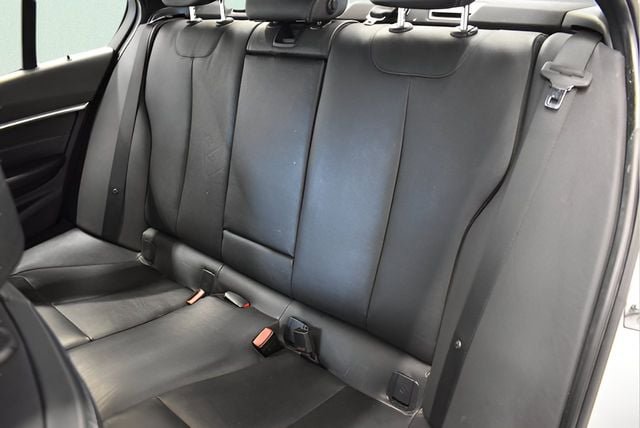 Used 2017 BMW 330i xDrive Sedan AWD/4WD image 7