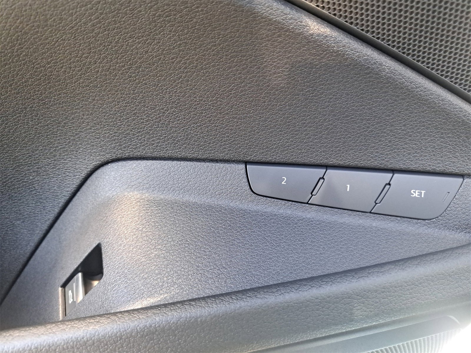 Used 2023 Audi e-tron Premium image 30
