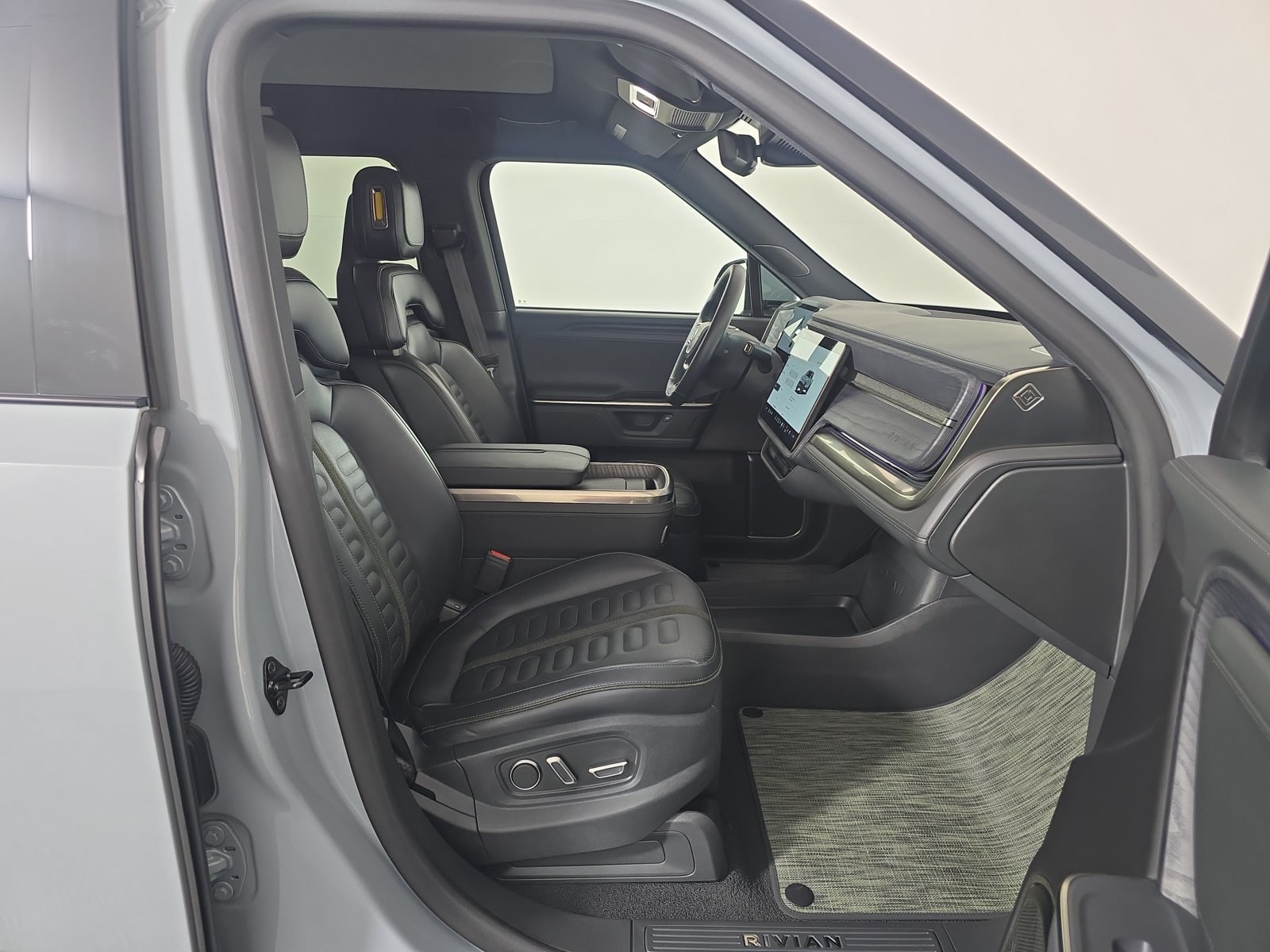 Used 2025 Rivian R1T Adventure Dual AWD/4WD image 23