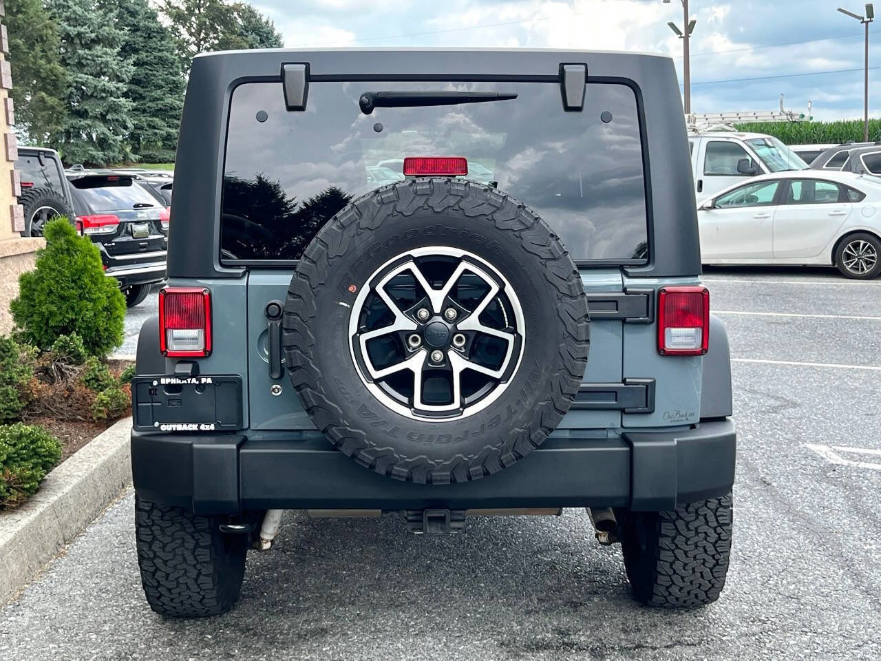 Used 2015 Jeep Wrangler Unlimited Rubicon w/ Dual Top Group image 35