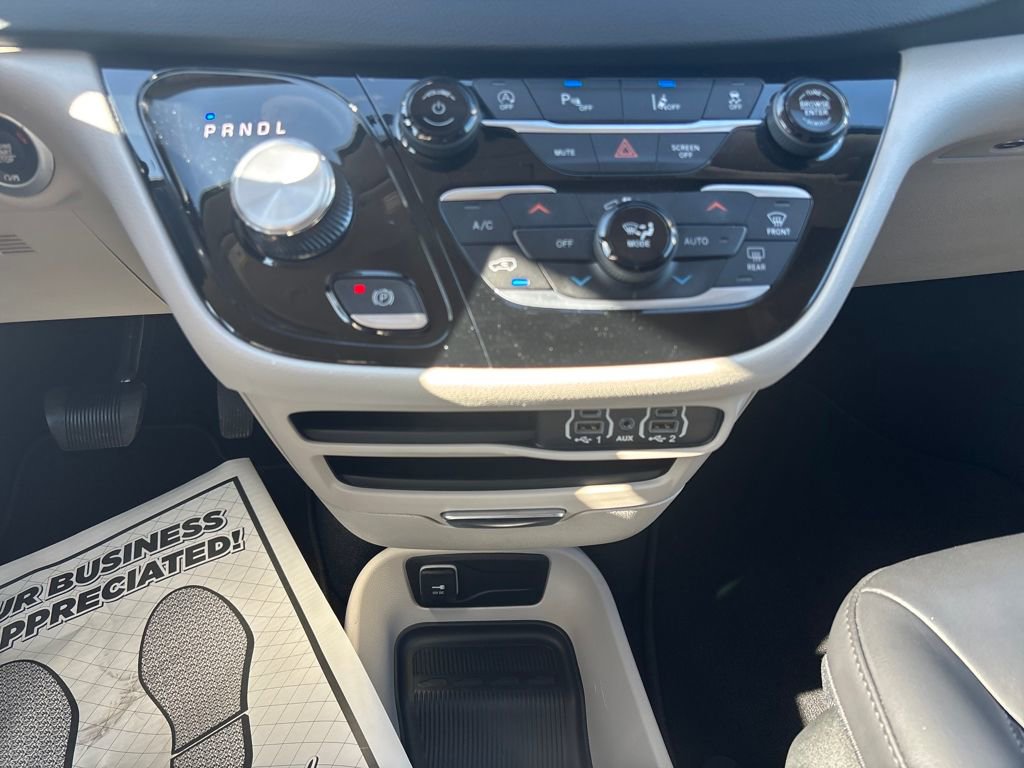 Used 2023 Chrysler Pacifica Touring-L image 18
