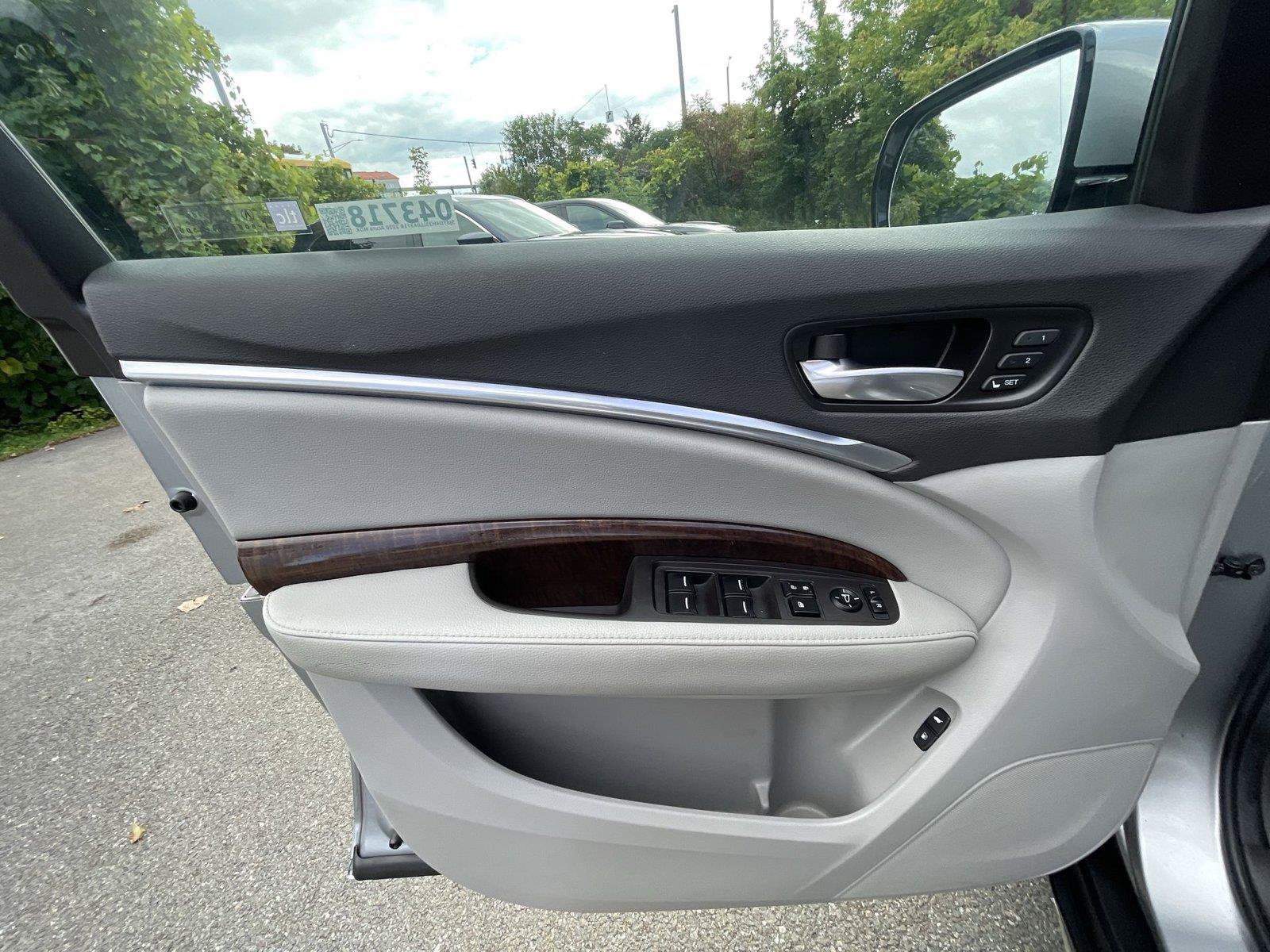 Used 2020 Acura MDX SH-AWD image 12