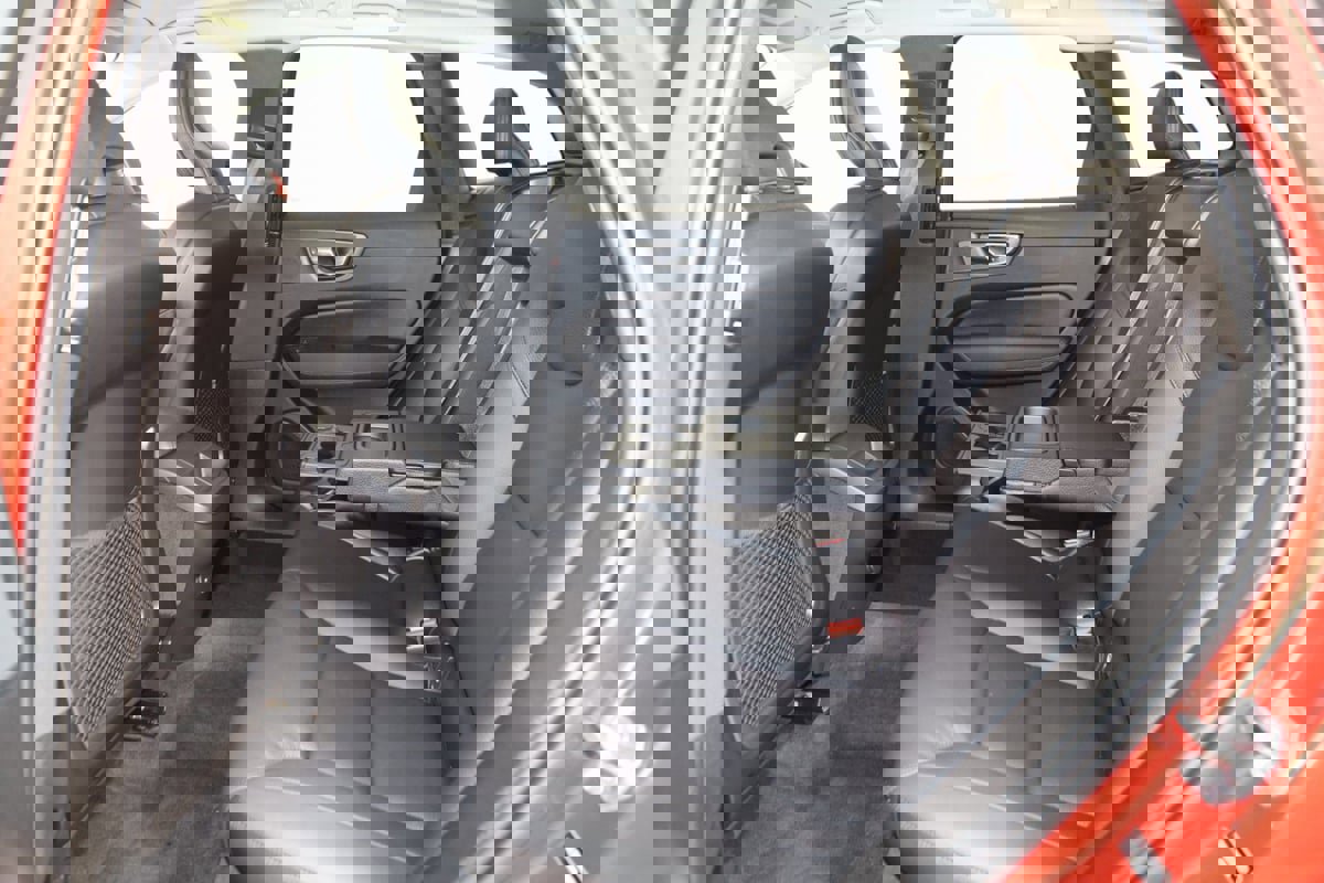 Used 2022 Volvo XC60 B5 Momentum image 52