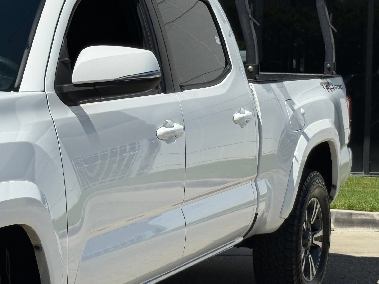 Used 2017 Toyota Tacoma TRD Sport w/ Tow Package RWD image 4