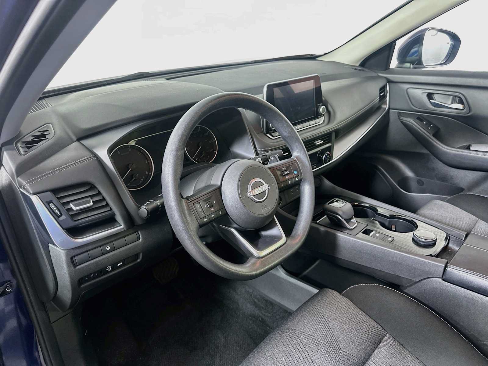 Used 2024 Nissan Rogue SV AWD/4WD image 7