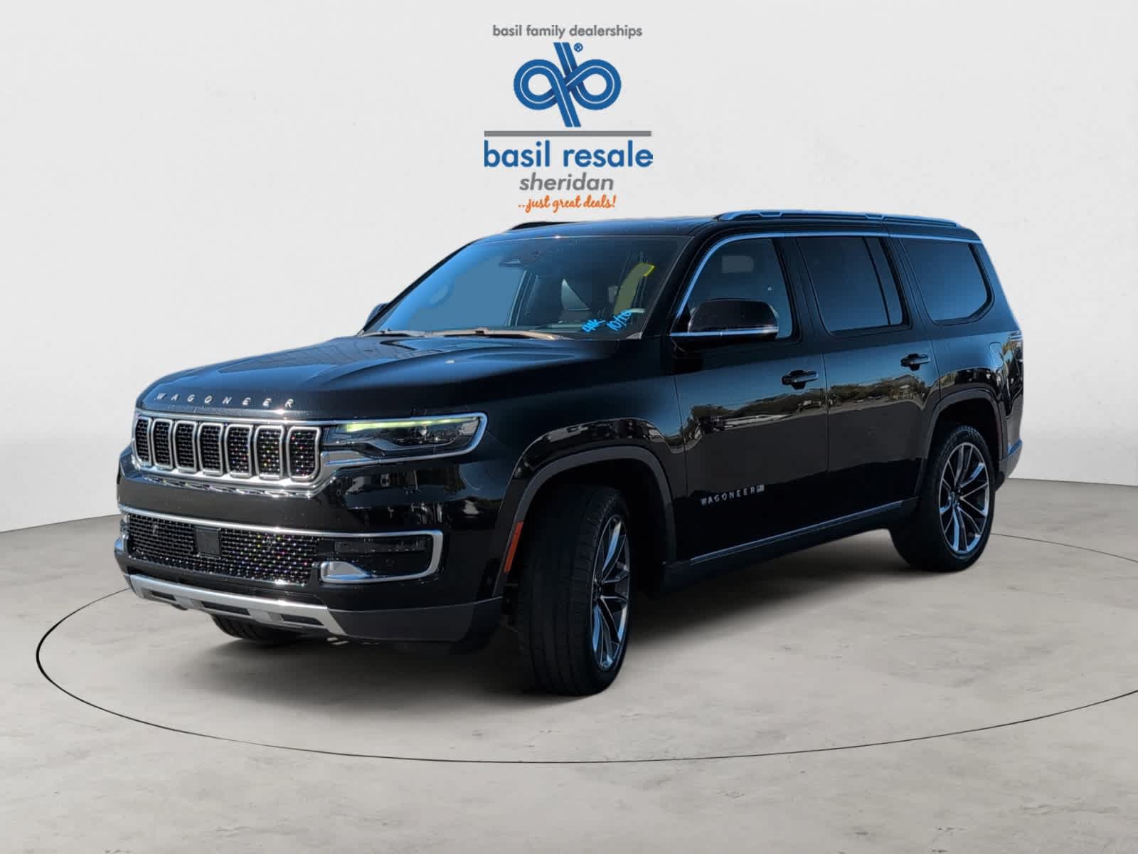 Used 2022 Jeep Wagoneer Series III w/ Premium Group I AWD/4WD image 2
