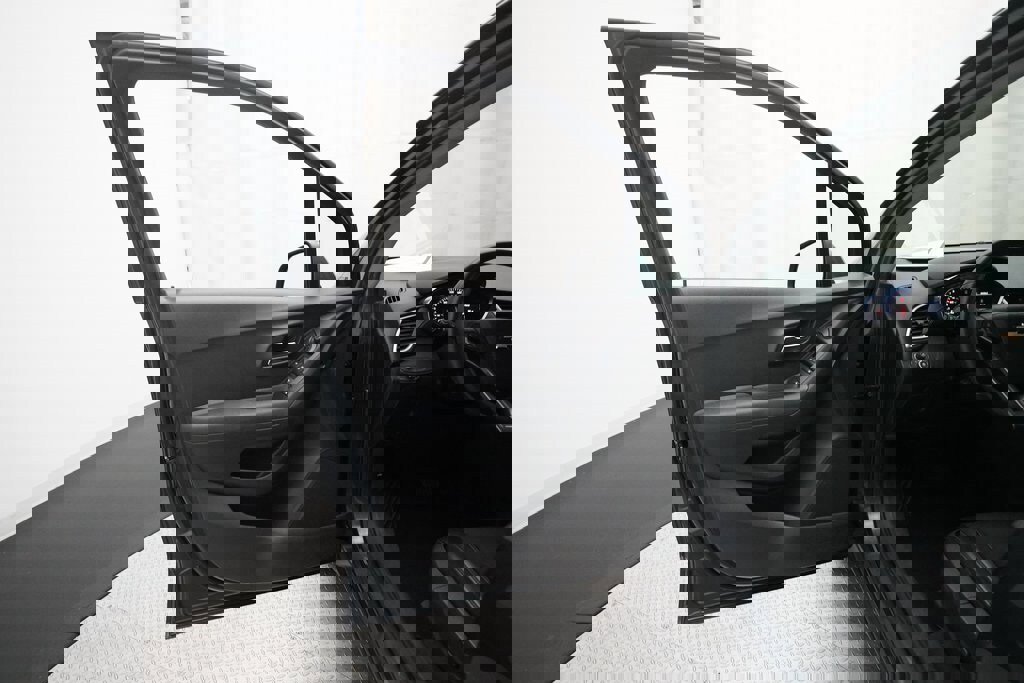 Used 2017 Chevrolet Trax LT w/ Driver Confidence Package image 27