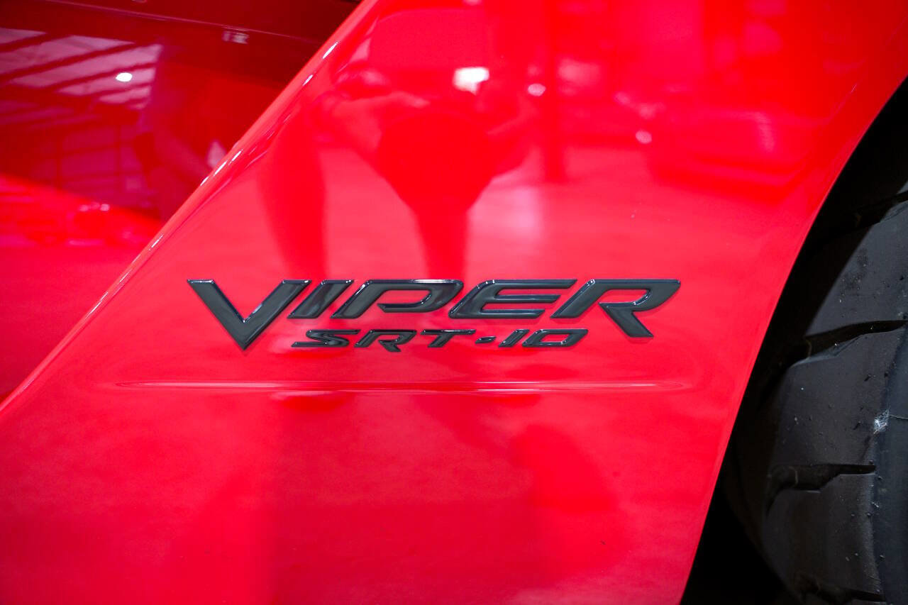 Used 2004 Dodge Viper SRT-10 RWD image 37