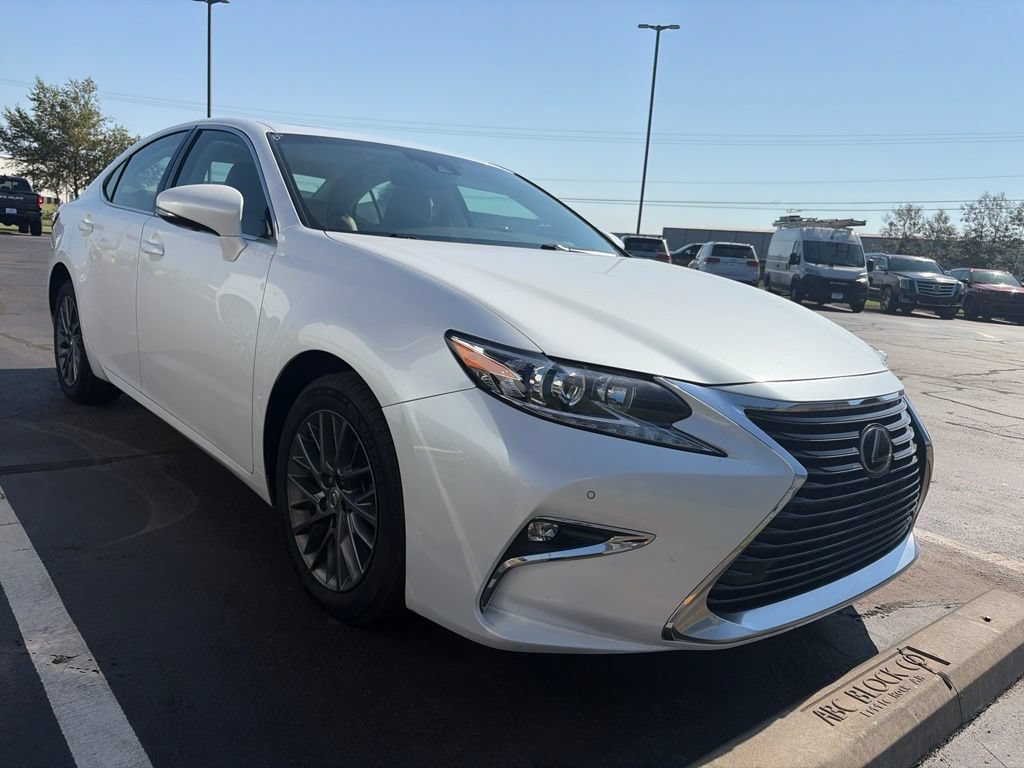 Used 2018 Lexus ES 350 w/ Navigation System Package FWD image 4